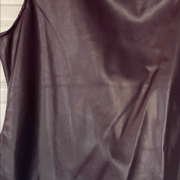 Sleeveless dark plum faux leather top - Picture 3 of 3